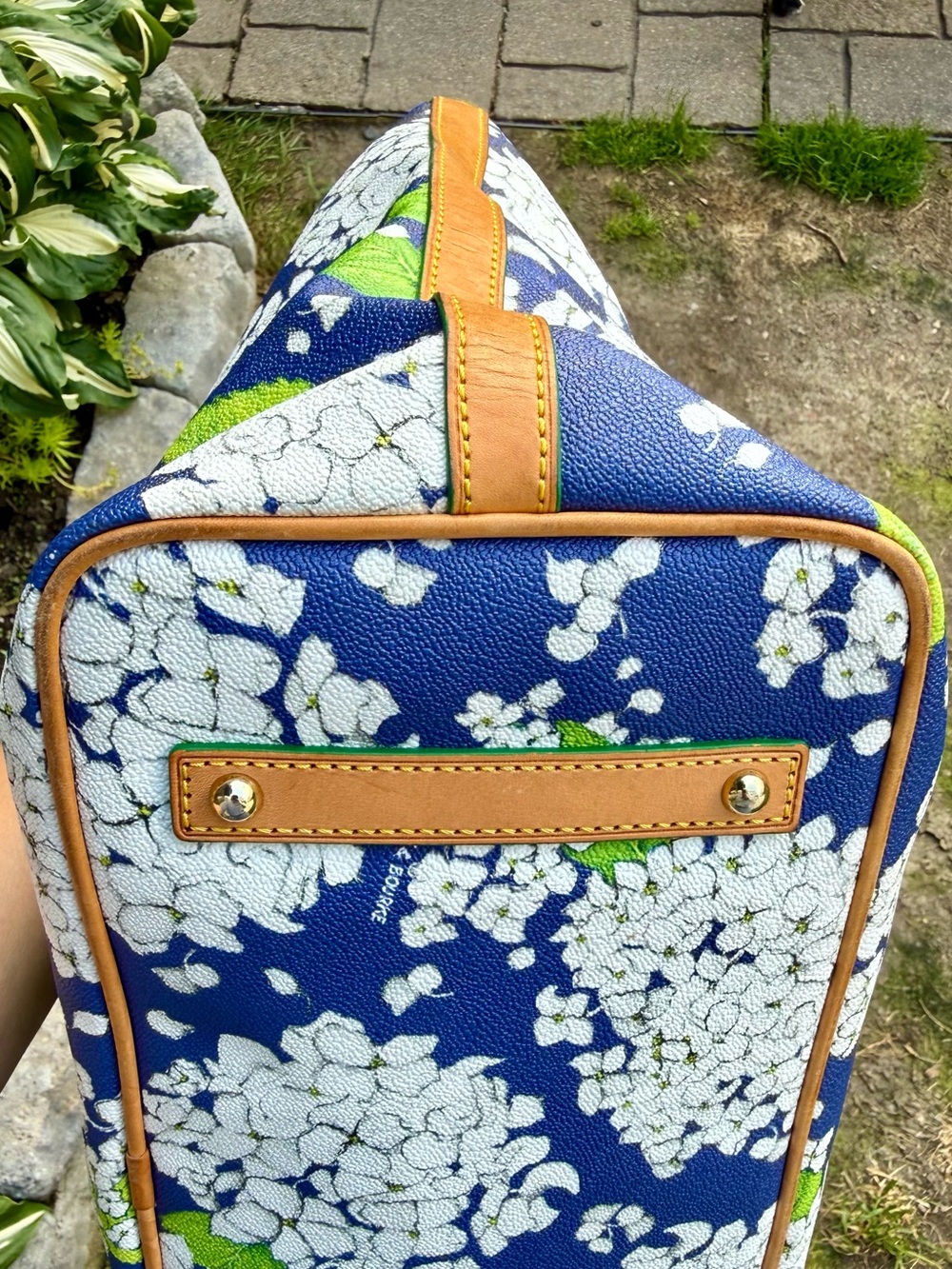 Dooney & Bourke Navy White Hydrangea Zip Tote - Picture 6 of 8